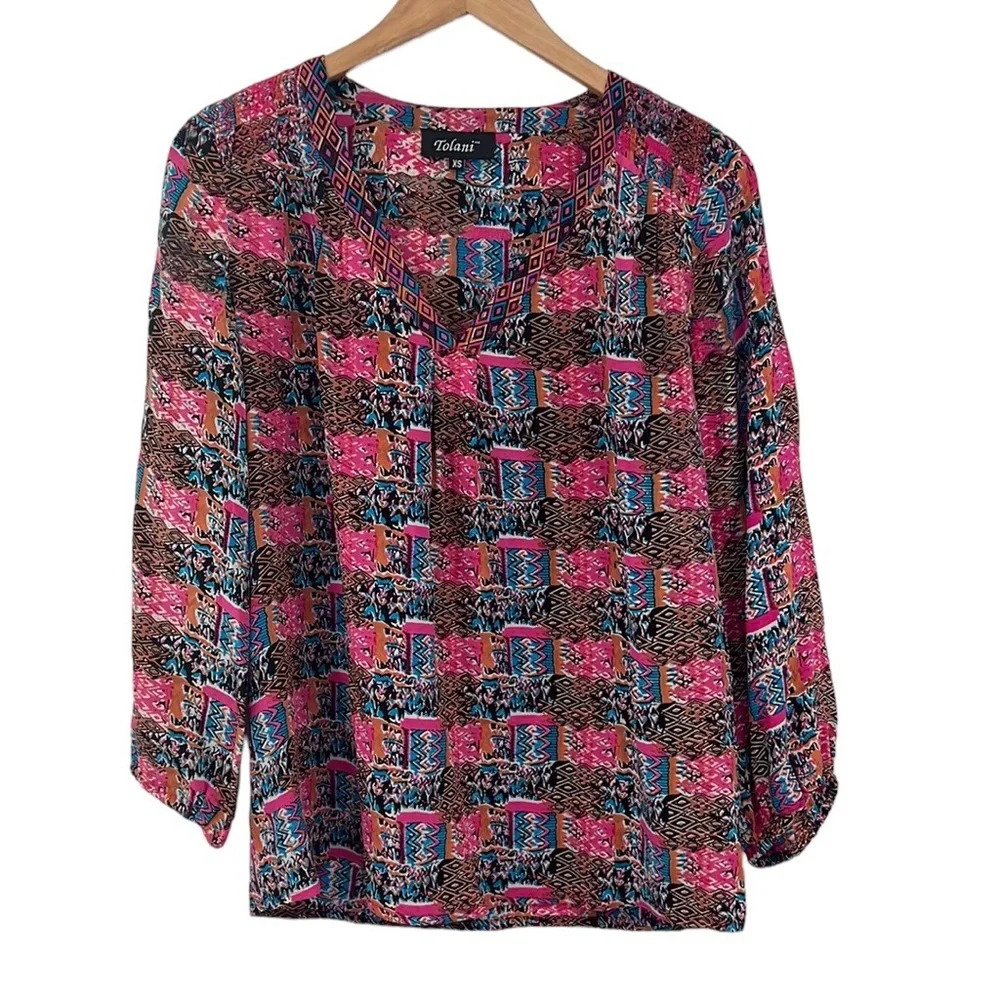Tolani Blouse Womens XS Pink Blue Popover Silk Top‎ Geometric Novelty